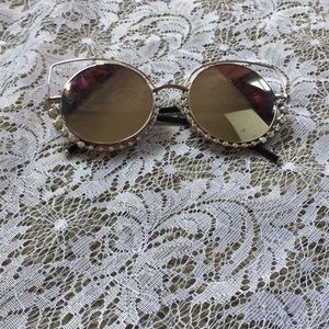 Cat-eye sunglasses